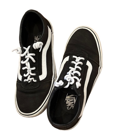 Vans Shoes - Black white Vans women’s 7.5 tennis shoes